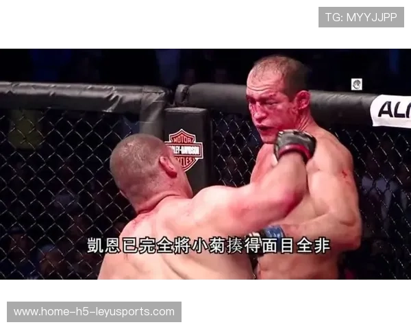 UFC拳手领奖时玩自拍杆，展现个性与魅力！