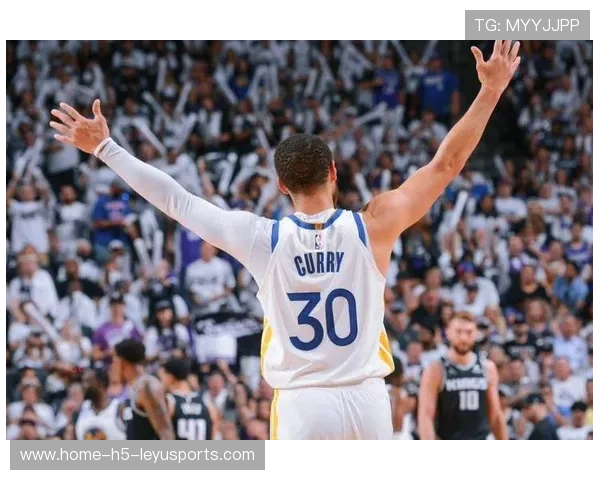 库里连续10记三分！勇士主场变金色海啸