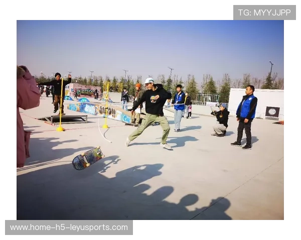 滑板U池比赛惊现“人体螺旋桨”动作